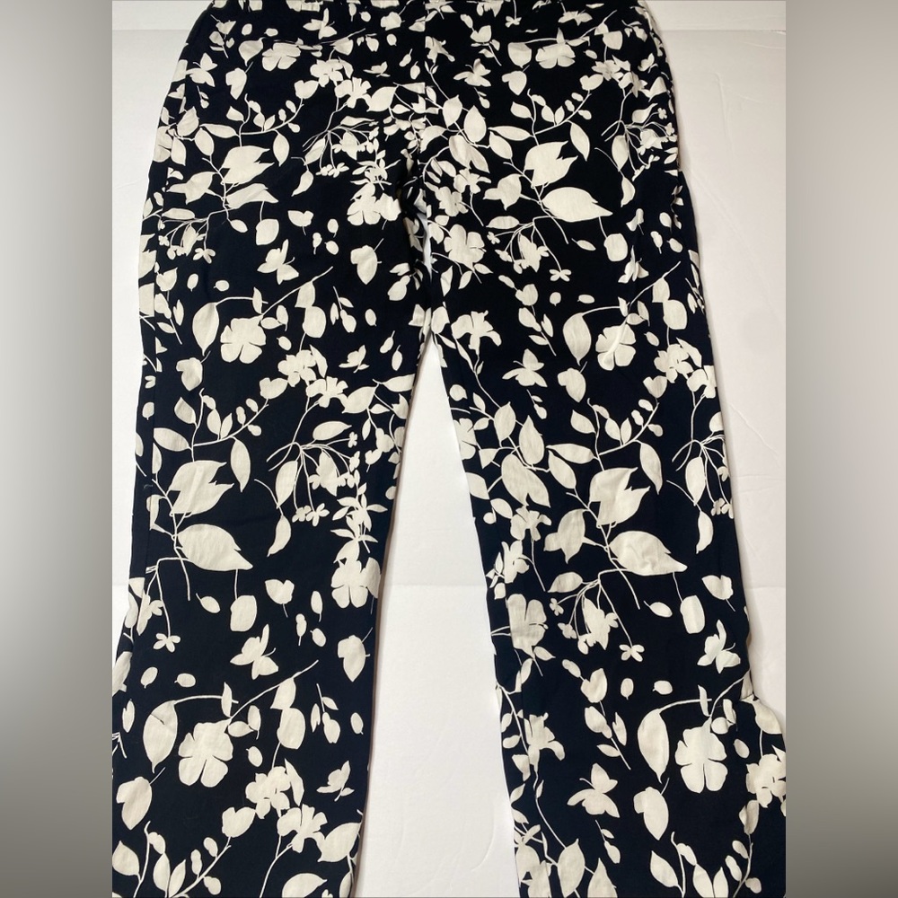 Chico's Brigitte Floral Slim Ankle Pants Size 1 Black White Summer